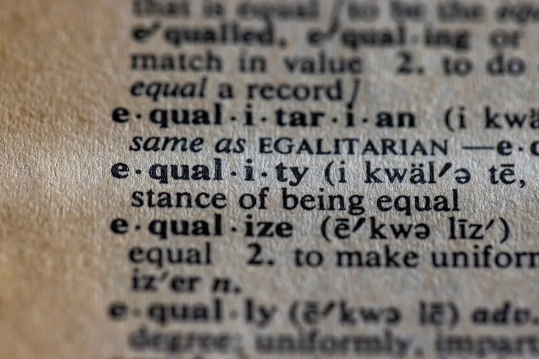 AI Grammar Checkers Compared: Grammarly, Hemingway, & More