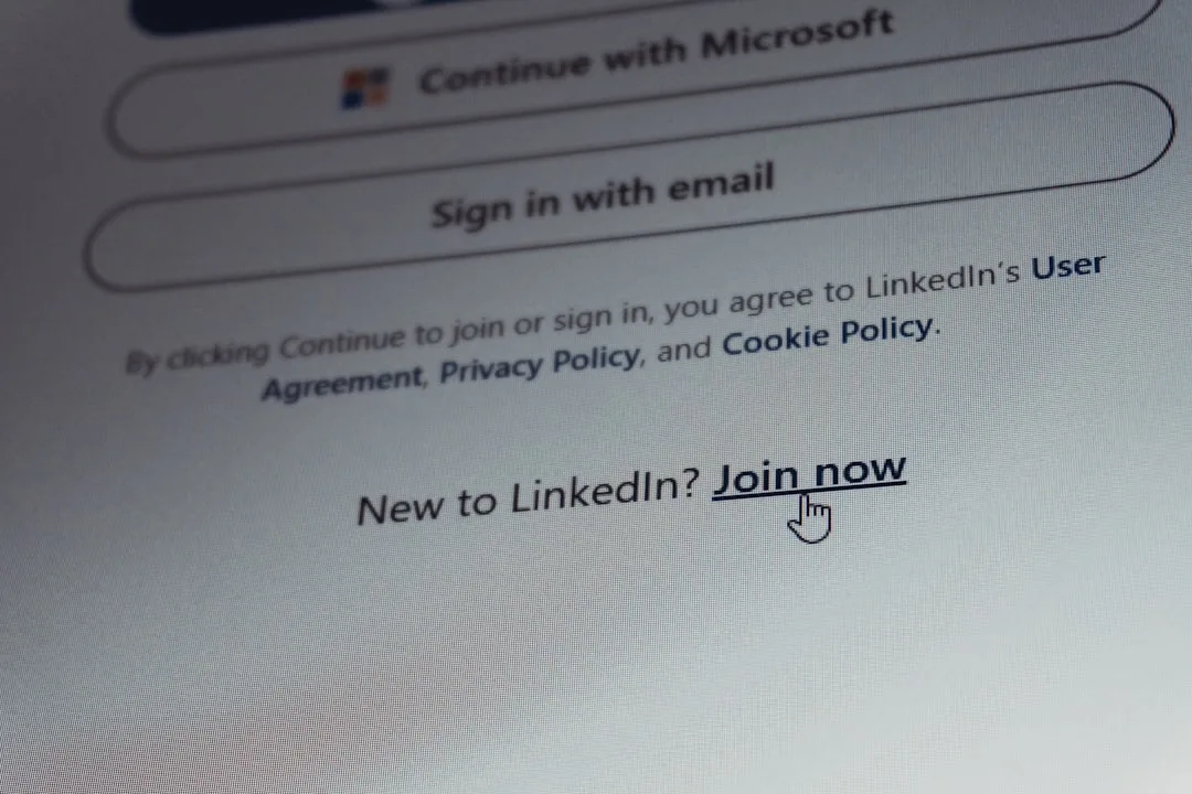 How to Email a Hiring Manager Directly: Templates