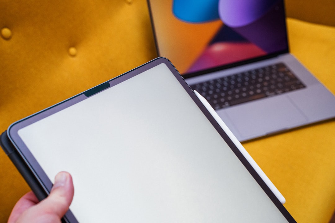 How to Communicate With Coworkers Effectively: A Complete Guide