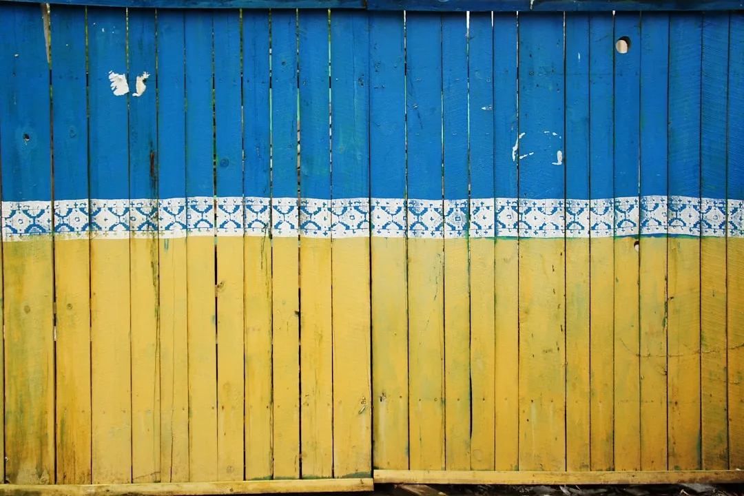 Ukrainian Colors and Descriptive Adjectives Reference